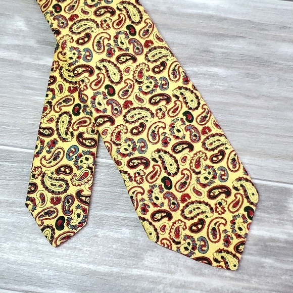 Brooks Brothers Makers Vintage Gold Paisley Silk Neck Tie | 53 inch length - Picture 1 of 7